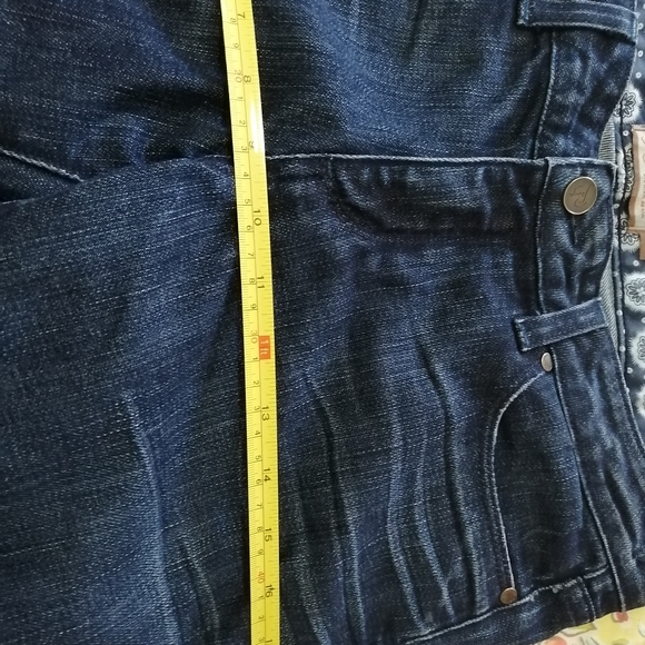 Paige Jeans with a slight flair - Picture 7 of 8